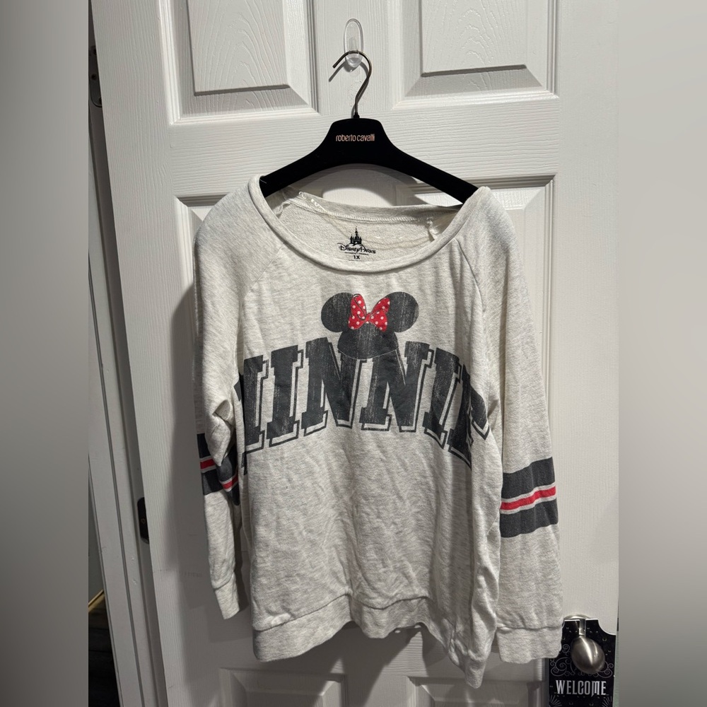 Disney Parks Minnie Mouse Crewneck Sweatshirt with #28 at the back - Size 1X